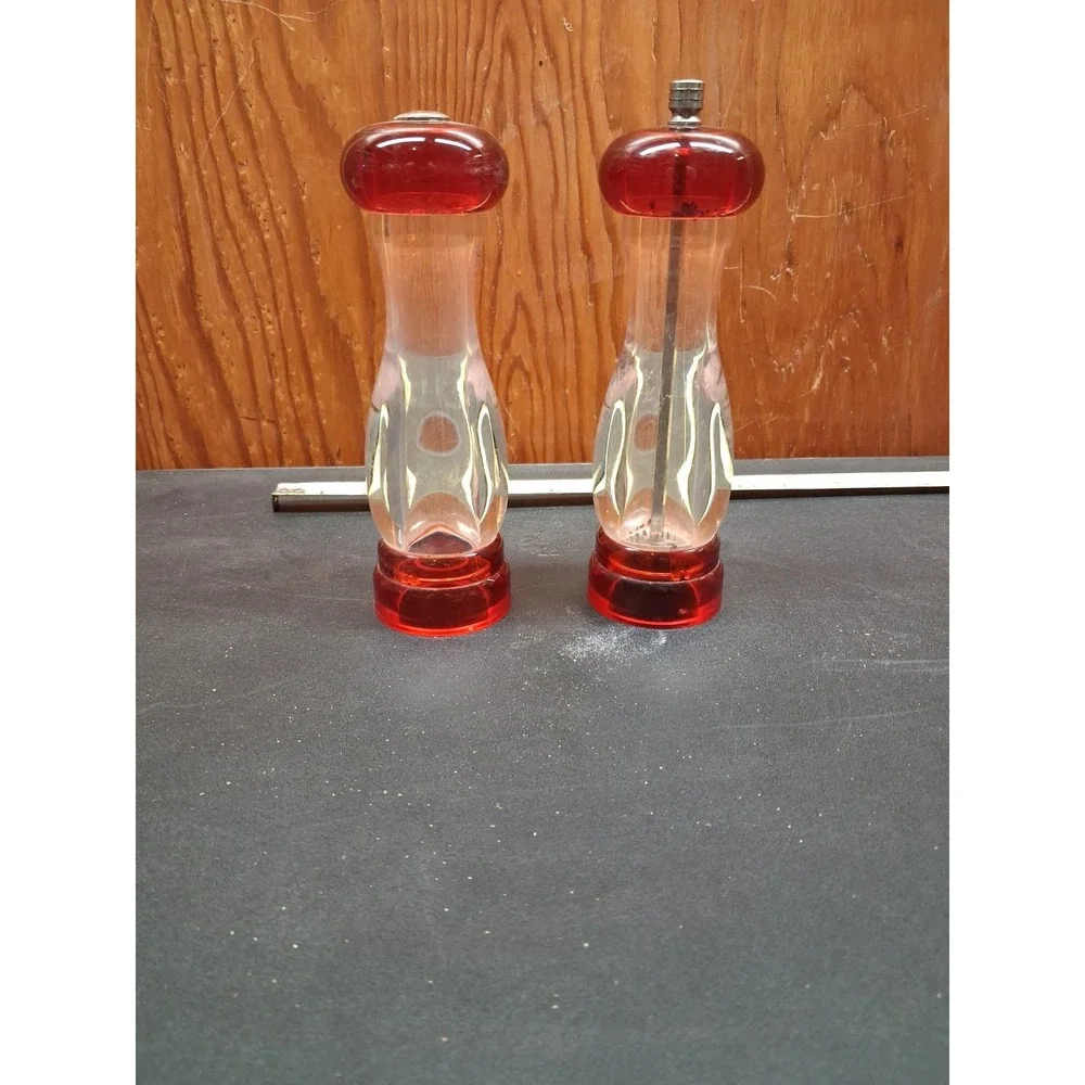 Vtg Olde Thompson Acrylic Salt Shaker & Pepper Mill